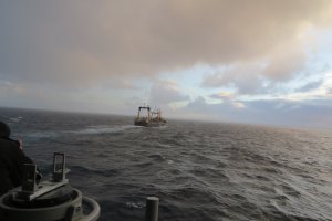 Fragata Capitán Prat culminó operación de fiscalización pesquera oceánica en la región de Los Lagos