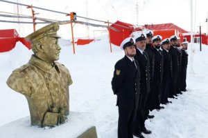 Base Naval Antártica "Arturo Prat" conmemoró el 103° aniversario de la hazaña del Piloto Pardo a bordo del Escampavía "Yelcho"