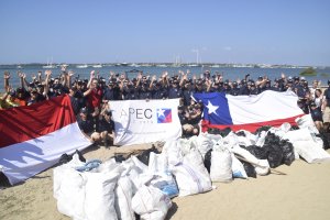Casi 1 kilo y medio de basura por persona recolectó la dotación de la “Esmeralda” en Bali