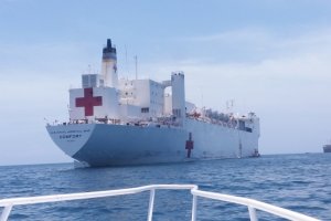 Teniente de la Armada apoya misión de buque hospital "USNS Comfort" en Sudamérica