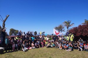 En Rapa Nui se recolectó 2. 5 toneladas de basura en una nueva limpieza de playas con el apoyo de la Armada
