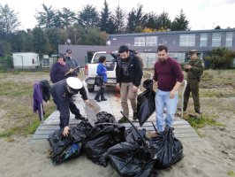 1 tonelada de basuras se retiró la Capitanía de Puerto de Calbuco junto a la comunidad 1 tonelada de basuras se retiró la Capitanía de Puerto de Calbuco junto a la comunidad