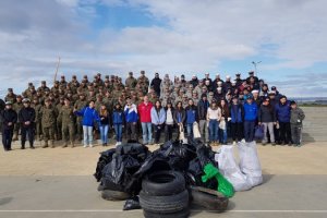 Gran convocatoria de personas logra la limpieza de playas en la Tercera Zona Naval