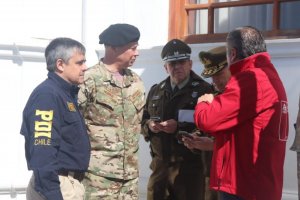 Contraalmirante Carlos Huber llamó a la comunidad en Concepción a trabajar en conjunto para retornar a la tranquilidad Contraalmirante Carlos Huber llamó a la comunidad en Concepción a trabajar en conjunto para retornar a la tranquilidad