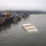 Autoridad Marítima de Lebú desplegó operativo para colaborar en retiro de camión que cayó al río.