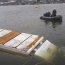 Autoridad Marítima de Lebú desplegó operativo para colaborar en retiro de camión que cayó al río.