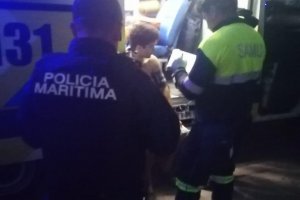 Autoridad Marítima de Arica junto a surfistas rescatan a bañista en playa Las Machas Autoridad Marítima de Arica junto a surfistas rescatan a bañista en playa Las Machas