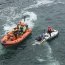 Armada junto a Bote Salvavidas rescatan a hombre desde roqueríos en Valparaíso