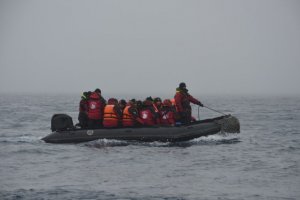 Personal del Ejército inicia su camino a Base "O'Higgins" junto al Patrullero "Marinero Fuentealba" Personal del Ejército inicia su camino a Base "O'Higgins" junto al Patrullero "Marinero Fuentealba"