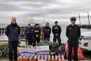 Tercera Zona Naval y SERNAPESCA incautan gran cantidad de centolla Tercera Zona Naval y SERNAPESCA incautan gran cantidad de centolla
