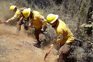 Armada presta apoyo a combate de incendio que afecta a Valparaíso Armada presta apoyo a combate de incendio que afecta a Valparaíso