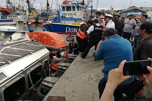 Autoridad Marítima de Talcahuano rescató ilesos a tripulantes de lancha pesquera hundida Autoridad Marítima de Talcahuano rescató ilesos a tripulantes de lancha pesquera hundida