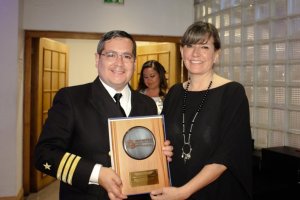 Oficial de la Armada distinción del Servicio Nacional de Pesca y Acuicultura.
