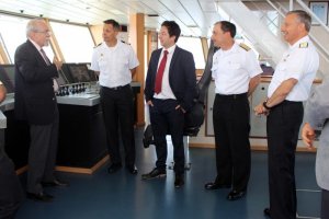 Premio Nacional de Ciencias visitó instalaciones del SHOA y del "Cabo de Hornos" Premio Nacional de Ciencias visitó instalaciones del SHOA y del "Cabo de Hornos"