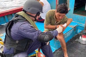 Cuarta Zona Naval evacúa a pescador extranjero mordido por un tiburón Cuarta Zona Naval evacúa a pescador extranjero mordido por un tiburón