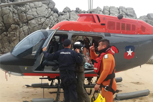 Helicóptero naval rescató a mujer atrapada en una cueva en Algarrobo Helicóptero naval rescató a mujer atrapada en una cueva en Algarrobo