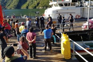 Lancha de Servicios Generales “Aysén” visitó zonas aisladas para explicar medidas de prevención COVID-19 Lancha de Servicios Generales “Aysén” visitó zonas aisladas para explicar medidas de prevención COVID-19