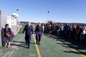 Contraalmirante Ahrens visitó Chiloé ante el despliegue de dotaciones por emergencia sanitaria Contraalmirante Ahrens visitó Chiloé ante el despliegue de dotaciones por emergencia sanitaria