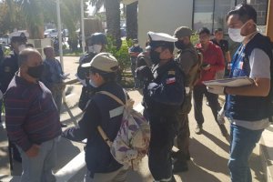 Fiscalizadores obligan retornar a quienes quebranten cuarentenas en región de Valparaíso Fiscalizadores obligan retornar a quienes quebranten cuarentenas en región de Valparaíso