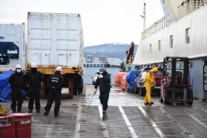 Bajo estrictos protocolos Puerto Williams es nuevamente abastecida durante la cuarentena