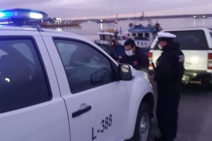 Armada detectó 3 embarcaciones que intentaban ingresar pasajeros de manera ilegal vulnerando el cordón sanitario por mar en Ancud Armada detectó 3 embarcaciones que intentaban ingresar pasajeros de manera ilegal vulnerando el cordón sanitario por mar en Ancud
