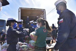 Armada apoya entrega de más de 13.000 kits de higiene en región de Valparaíso Armada apoya entrega de más de 13.000 kits de higiene en región de Valparaíso