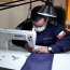 Sastres navales de Punta Arenas confeccionan mascarillas para prevenir el Covid-19