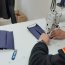 Sastres navales de Punta Arenas confeccionan mascarillas para prevenir el Covid-19