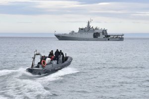 OPV "Marinero Fuentealba" y LSG "Punta Arenas" implementan dependencias de aislación a bordo ante casos de Covid-19 OPV "Marinero Fuentealba" y LSG "Punta Arenas" implementan dependencias de aislación a bordo ante casos de Covid-19
