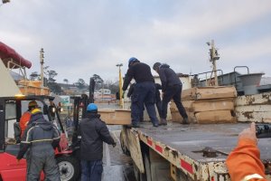 Armada apoya recepción y traslado de camas clínicas en Puerto Williams Armada apoya recepción y traslado de camas clínicas en Puerto Williams