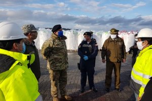 Armada apoyó entrega de kits sanitarios en Chiloé Armada apoyó entrega de kits sanitarios en Chiloé