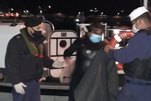 Personal Naval rescató a deportista náutico que quedó a la deriva Personal Naval rescató a deportista náutico que quedó a la deriva