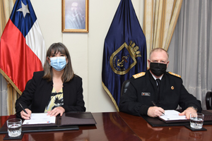 Armada y Sernapesca firman convenio para operar embarcación que fiscalizará acuicultura en Magallanes Armada y Sernapesca firman convenio para operar embarcación que fiscalizará acuicultura en Magallanes