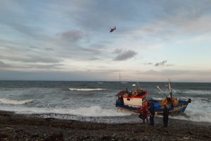 Autoridad Marítima despliega binomio tierra y aire para rescate en Bahía Inútil Autoridad Marítima despliega binomio tierra y aire para rescate en Bahía Inútil