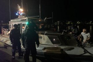 Armada apoyó traslado de 6 náufragos hasta Puerto Cisnes Armada apoyó traslado de 6 náufragos hasta Puerto Cisnes