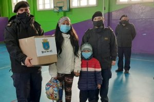 Personal de la Tercera Zona Naval entregó ayuda a familias vulnerables Personal de la Tercera Zona Naval entregó ayuda a familias vulnerables