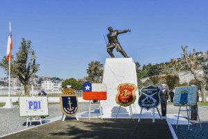 Con ofrendas florales se recuerda a los Héroes de Iquique en la Base Naval Talcahuano Con ofrendas florales se recuerda a los Héroes de Iquique en la Base Naval Talcahuano