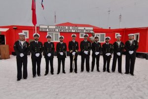 Homenaje a los Héroes de Iquique en el Continente Blanco Homenaje a los Héroes de Iquique en el Continente Blanco