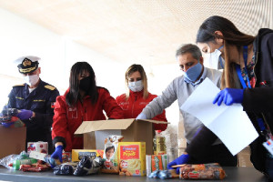 Cerca 640.000 personas recibirán cajas de alimentos suplementarios en la región de Valparaíso Cerca 640.000 personas recibirán cajas de alimentos suplementarios en la región de Valparaíso