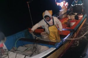 Capitanía de Puerto de San Antonio rescató ilesos a 4 tripulantes de embarcación a la deriva Capitanía de Puerto de San Antonio rescató ilesos a 4 tripulantes de embarcación a la deriva