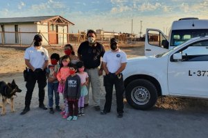 Autoridad Marítima y Fundación Carlos Condell apoyaron la entrega de canastas JUNAEB a estudiantes de caletas al sur de Iquique Autoridad Marítima y Fundación Carlos Condell apoyaron la entrega de canastas JUNAEB a estudiantes de caletas al sur de Iquique