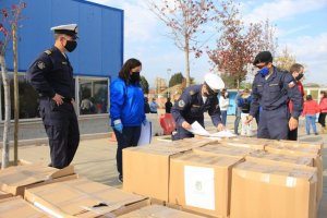 Armada apoyó acopio, traslado y distribución de cajas de alimentos suplementarios en Valparaíso Armada apoyó acopio, traslado y distribución de cajas de alimentos suplementarios en Valparaíso