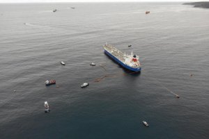 Autoridad Marítima activó protocolo de emergencia ante posible derrame de combustible en Quintero Autoridad Marítima activó protocolo de emergencia ante posible derrame de combustible en Quintero