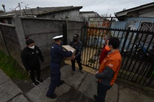 Efectivos de las Fuerzas Armadas y Carabineros desplegados en la región del Bío Bío apoyaron traslado y distribución de canastas familiares Efectivos de las Fuerzas Armadas y Carabineros desplegados en la región del Bío Bío apoyaron traslado y distribución de canastas familiares