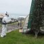 Servidores de la Cuarta Zona Naval sanitizan plaza Slava y entregan elementos de protección personal
