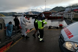 Armada realizó evacuación médica de urgencia a tripulante en cercanías de Puerto Aguirre Armada realizó evacuación médica de urgencia a tripulante en cercanías de Puerto Aguirre
