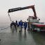  Armada participa de operativo para extraer vehículos del mar en Puerto Natales  