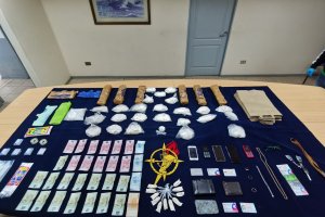 Armada, Fiscalía y PDI detienen a cuatro personas por tráfico de drogas en Iquique Armada, Fiscalía y PDI detienen a cuatro personas por tráfico de drogas en Iquique