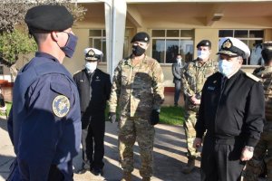 Almirante Leiva realizó visita operativa al puesto de Mando de la Fuerza de Tarea Naval ubicado en la Apolinav Almirante Leiva realizó visita operativa al puesto de Mando de la Fuerza de Tarea Naval ubicado en la Apolinav