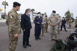 Ministro Alberto Espina visitó la Cuarta Zona Naval Ministro Alberto Espina visitó la Cuarta Zona Naval